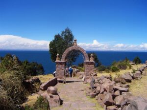 Tour Isla de los Uros, Amantani y Taquile