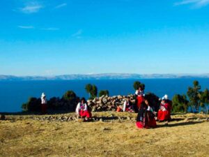 Tour Isla de los Uros, Amantani y Taquile
